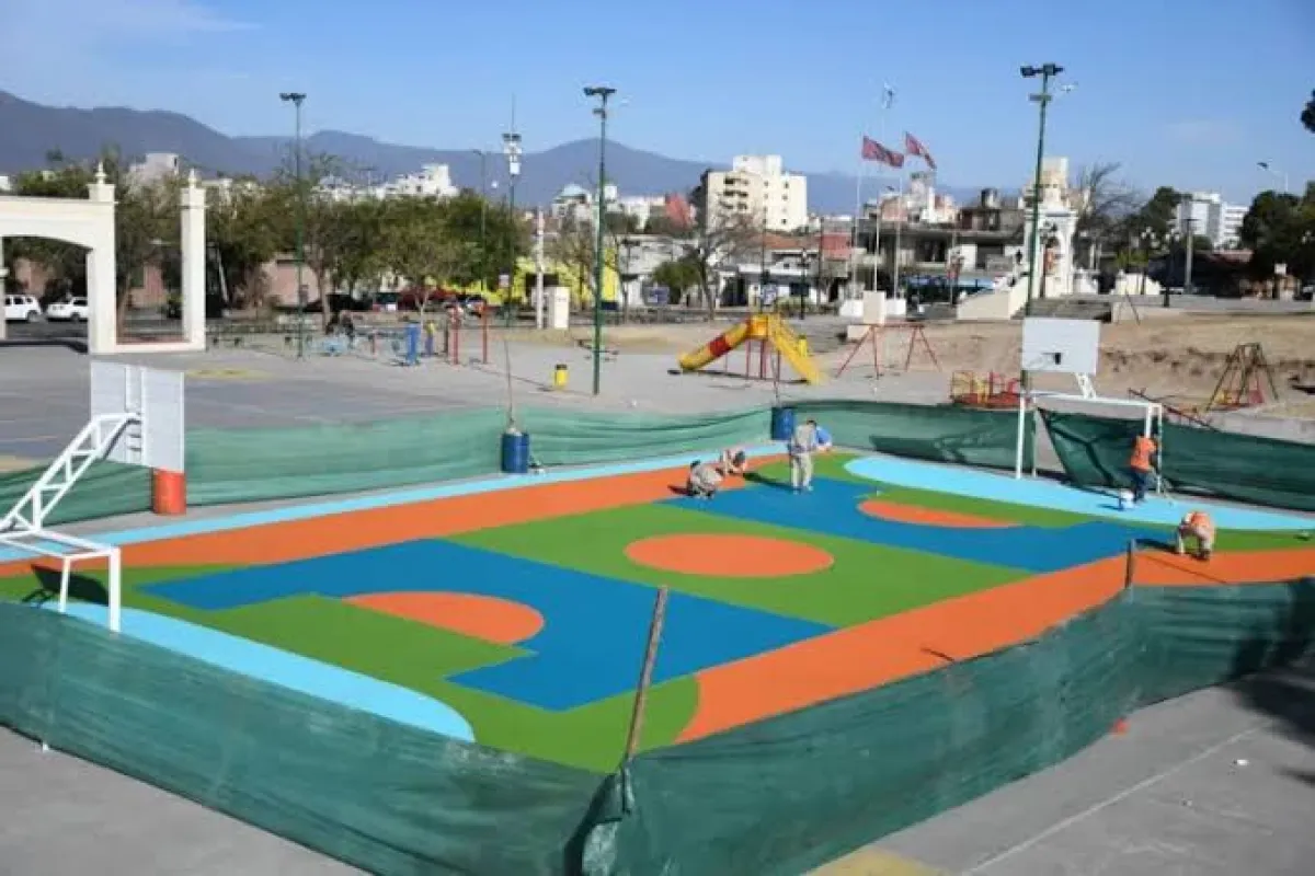 Plaza España comienza a lucir un entorno renovado