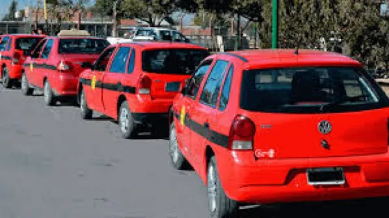 Una nueva suba: Los taxis y remises aumentarán 16,5 % la tarifa