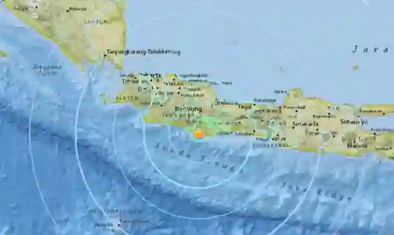 Terrible: Un sismo sacudió Indonesia y hay alerta de tsunami