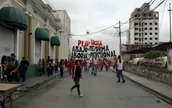 Policía y manifestantes desmienten los saqueos