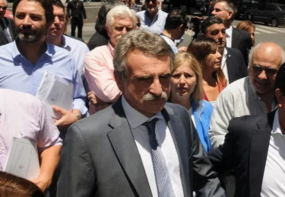 Rossi denuncia que Gendarmería utilizó cartuchos vencidos en la represión