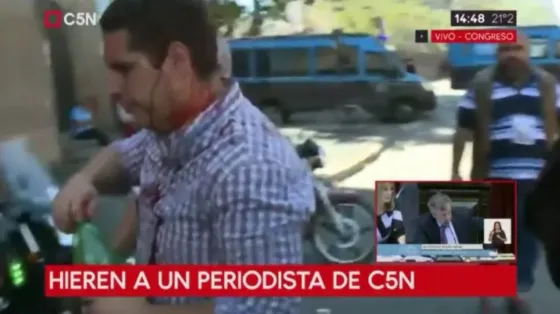 URGENTE: Un periodista de C5N brutalmente herido en la protesta
