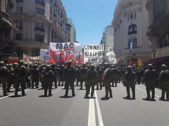 URGENTE: Diputados piden que levanten la sesión para frenar la violencia
