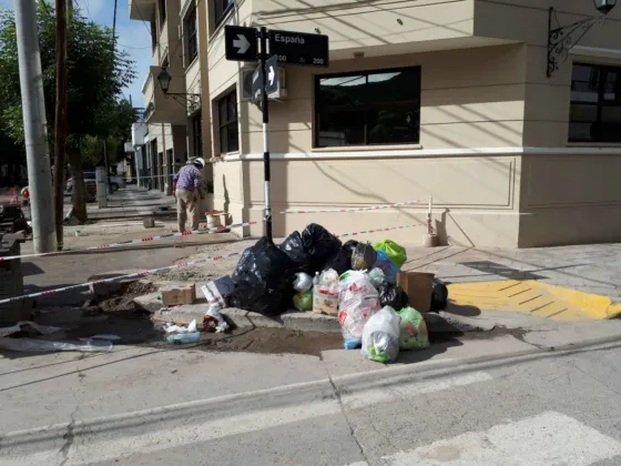 No hubo recolección de residuos por el paro y la ciudad está así. FOTOS