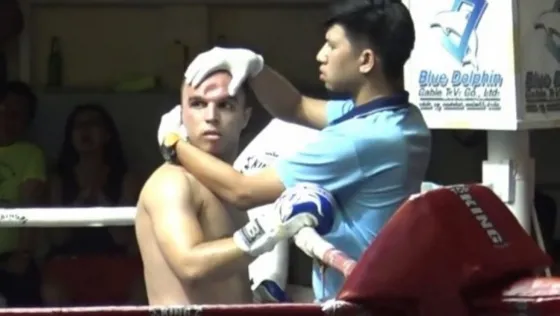 ¡Qué dolor! Sufrió hundimiento de cráneo pero continuó peleando. Video