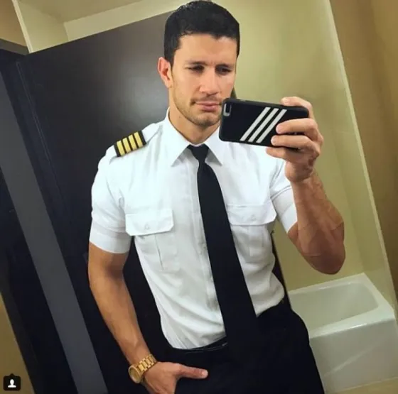 Un piloto hace arder las redes sociales. Fotos
