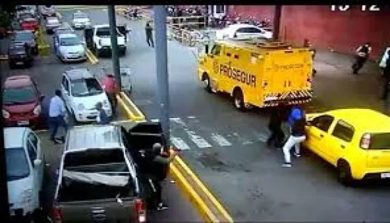 El robo del año: Se llevaron 240 mil dólares en menos de un minuto. Video