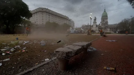 El gobierno porteño quiere que las organizaciones sociales paguen los destrozos del Congreso