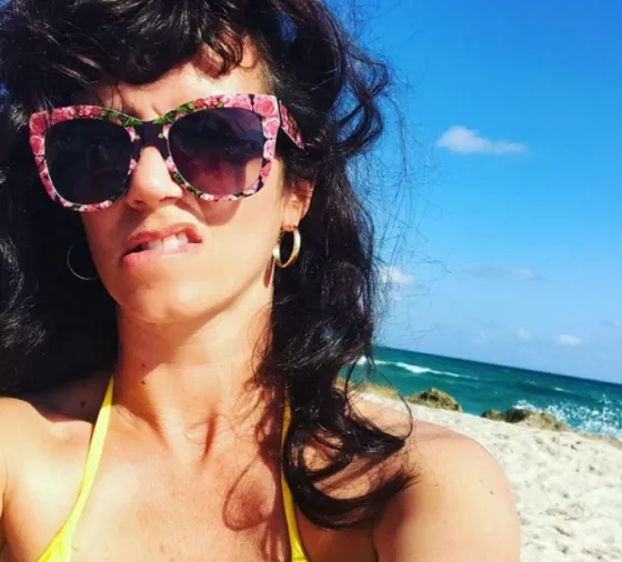 Griselda Sicialiani se mostró muy sexy en la playa