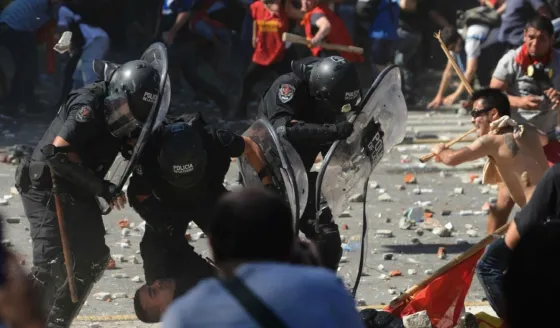 Incidentes en Congreso: Pidieron la detención de un policía y dos manifestantes