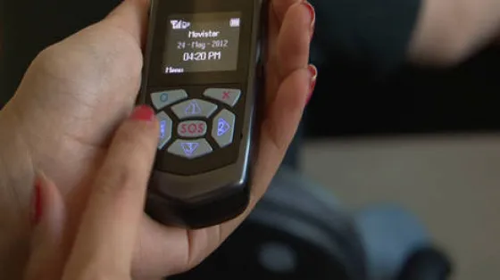 Fue atacada a machetazos y el botón antipánico la salvó