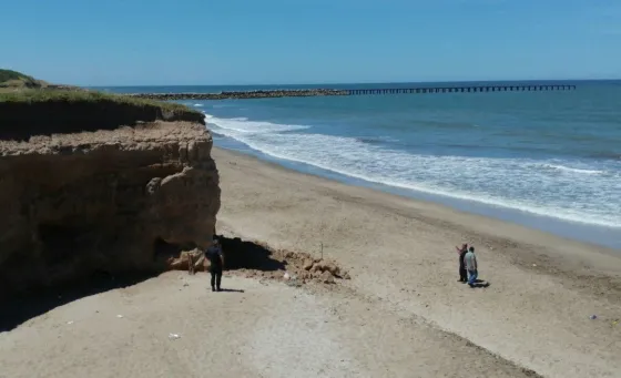Se desmoronó un acantilado y una nena de 3 años murió aplastada