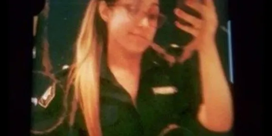 Despiden a una joven policía por enviar fotos hot con el uniforme