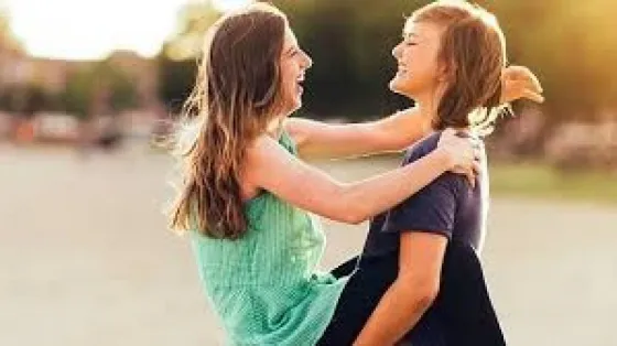 Echaron a dos chicas de un camping "por lesbianas"