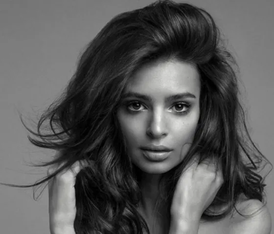 Emily Ratajkowski se desnudó nuevamente en la redes. FOTOS