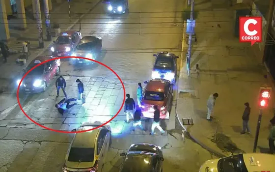 Perú: Patotearon a un hombre que golpeaba a una mujer en la calle. VIDEO
