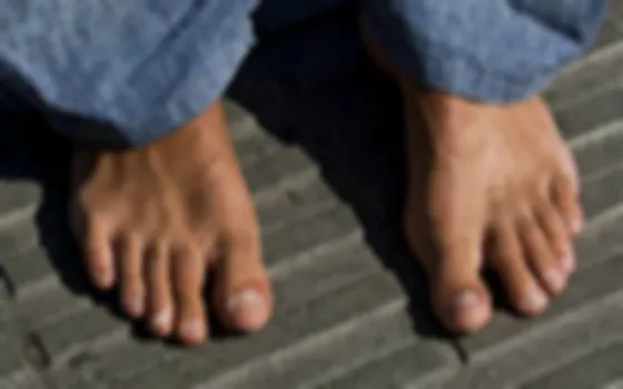 Salía de bailar y le quitaron hasta las zapatillas