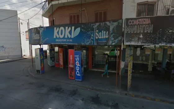 Escrachan al dueño de un conocido local comercial