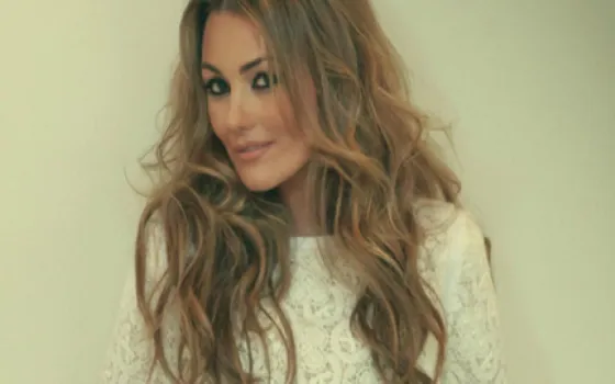 Amaia Montero se muestra sensual en la tapa de su nuevo disco