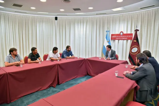 Urtubey no viajó a Davos y se reunió con trabajadores del Ingenio San Isidro