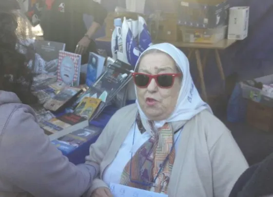 Madres de Plaza de Mayo resisten al atropello