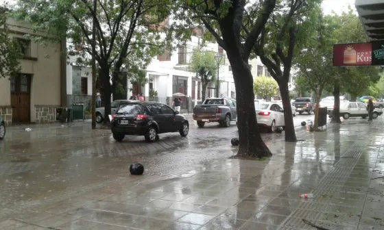 Tremenda inundación en el Paseo de la Fe (VIDEO)