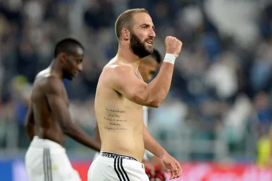 Los botines de Higuaín revelaron el nombre de su hija