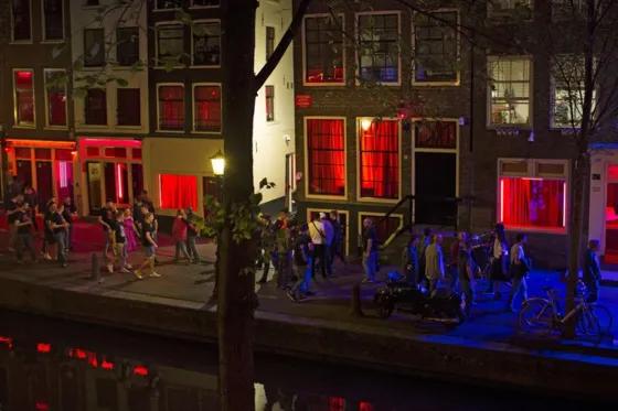 La zona roja en Amsterdam cambia sus reglas