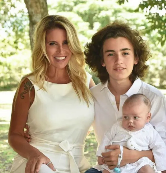 Flor Peña celebra el noviazgo de su hijo Toto y Juanita Tinelli. FOTO