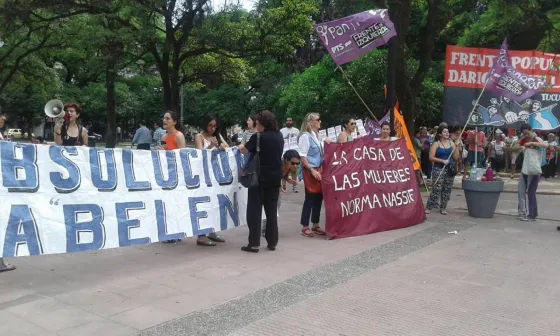 La Corte absolvió a una joven que estaba presa por un aborto