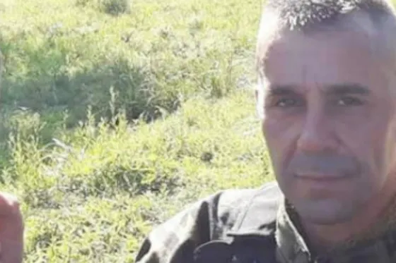 Mataron a un policía y en el entierro su esposa da a luz