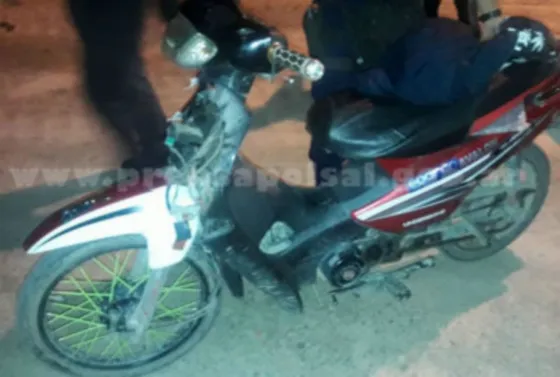 Robó una moto de la vereda y fue atrapado cuando huía