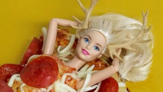 La polémica "sesión de fotos" de Barbie