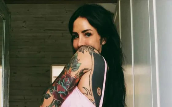 Cande Tinelli en topless mostró su nueva línea de jeans. FOTO