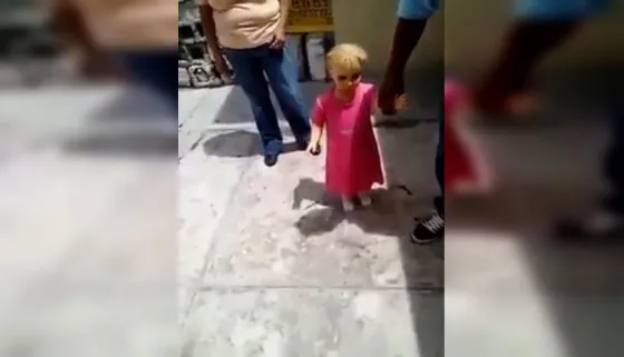 Asegura que su muñeca está poseída. Video