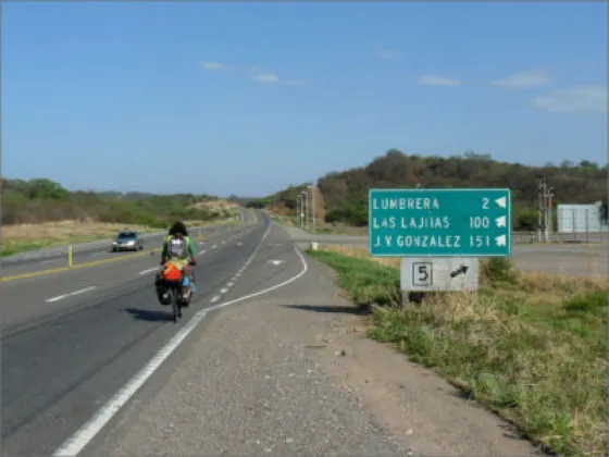 Detuvieron a tres policías por “coimear” a un automovilista
