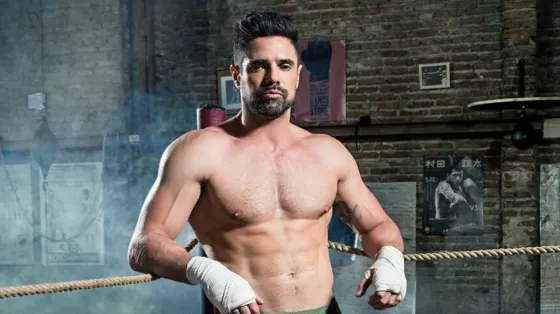 ¡Bombón! Mirá la producción de Luciano Castro en ropa interior