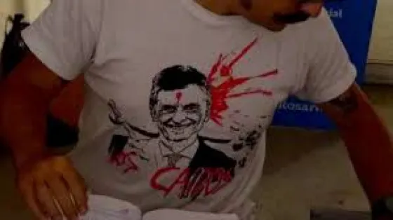 Denunciaron penalmente al joven que usó la remera de Mauricio Macri con un tiro en la frente