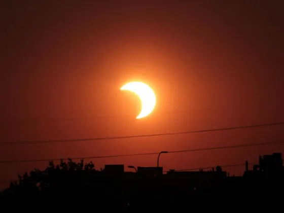 Comenzó el eclipse solar: Entérate en que partes de Argentina se podrá ver
