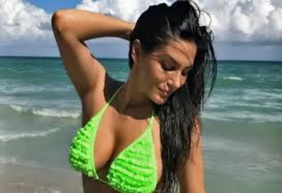 Silvina Escudero peló lomazo en la playa