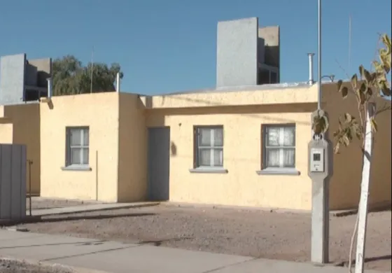 ¿Cuántas casas construye actualmente el IPV en Salta?