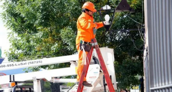 "Estamos pagando a 3 personas diferentes por el alumbrado público"