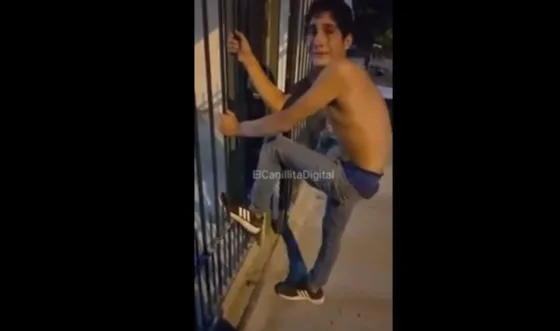 Ni para robar: Intentó entrar a una casa y se le clavó el pie en una reja. Video