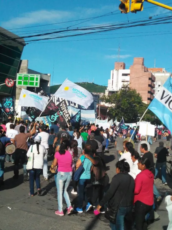 Multitudinaria marcha del 21F en Salta