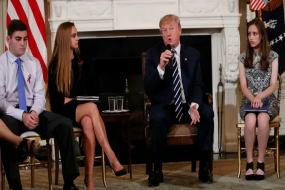 Trump sugiere que los docentes estén armados