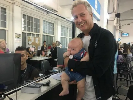 Las tiernas fotos de Mirko sacando el DNI