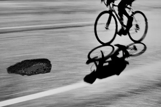 El gobierno deberá pagar $45 mil a un ciclista que cayó en un bache