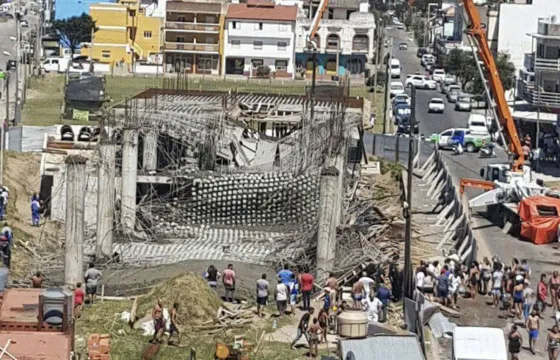 Derrumbe en una obra en construcción: Hay tres muertos