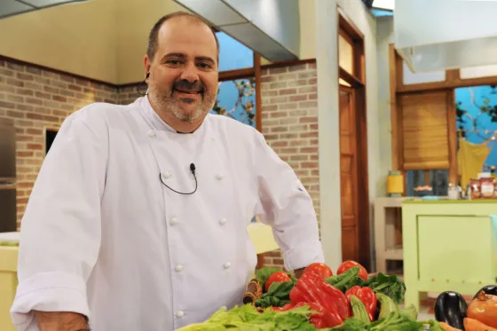 El conductor de "Cocineros Argentinos" pidió disculpas por el cántico de "MM LPQTP"