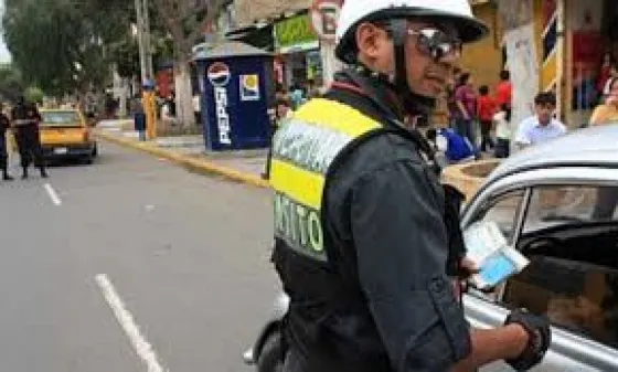 La policía detuvo a un policía de Tránsito de Orán por coimas